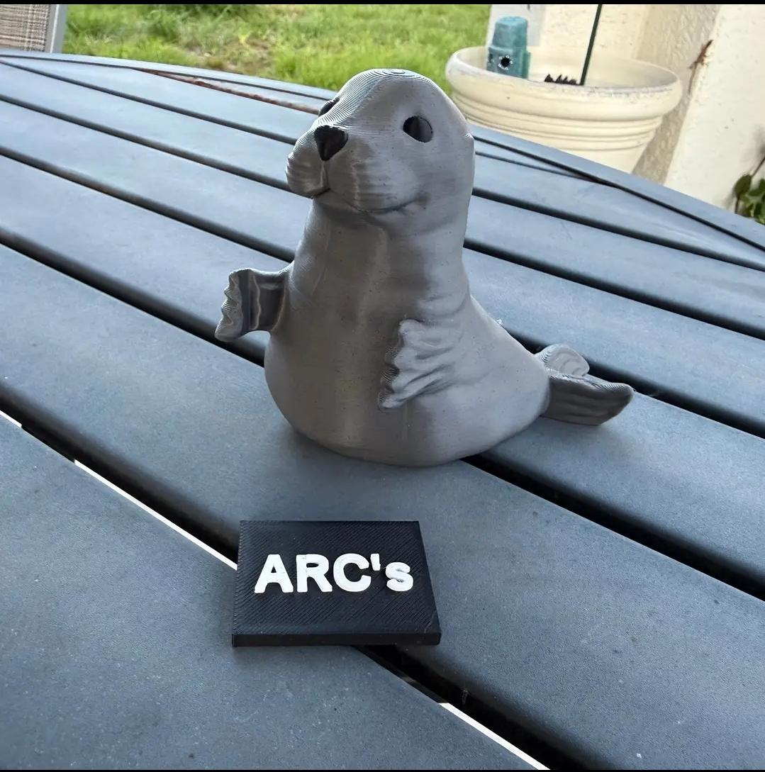 Bookshelf Seal